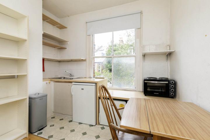 			WATER INCLUDED, Studio Apartment, 1 bath, 1 reception Studio			 Howitt Road, BELSIZE PARK